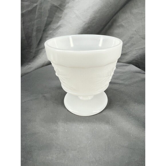 Milk glass desert / Ice cream bowls set of 5 - Picture 3 of 7
